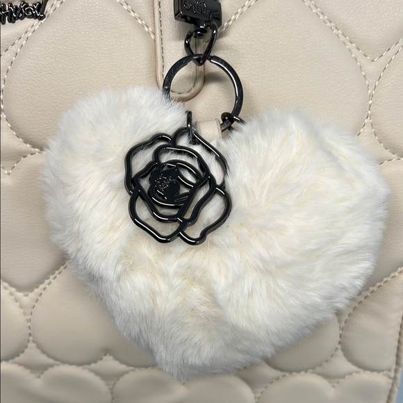 Betsey Johnson Cream Laptop Tote w/ Bag Charms ✨ - Picture 6 of 13